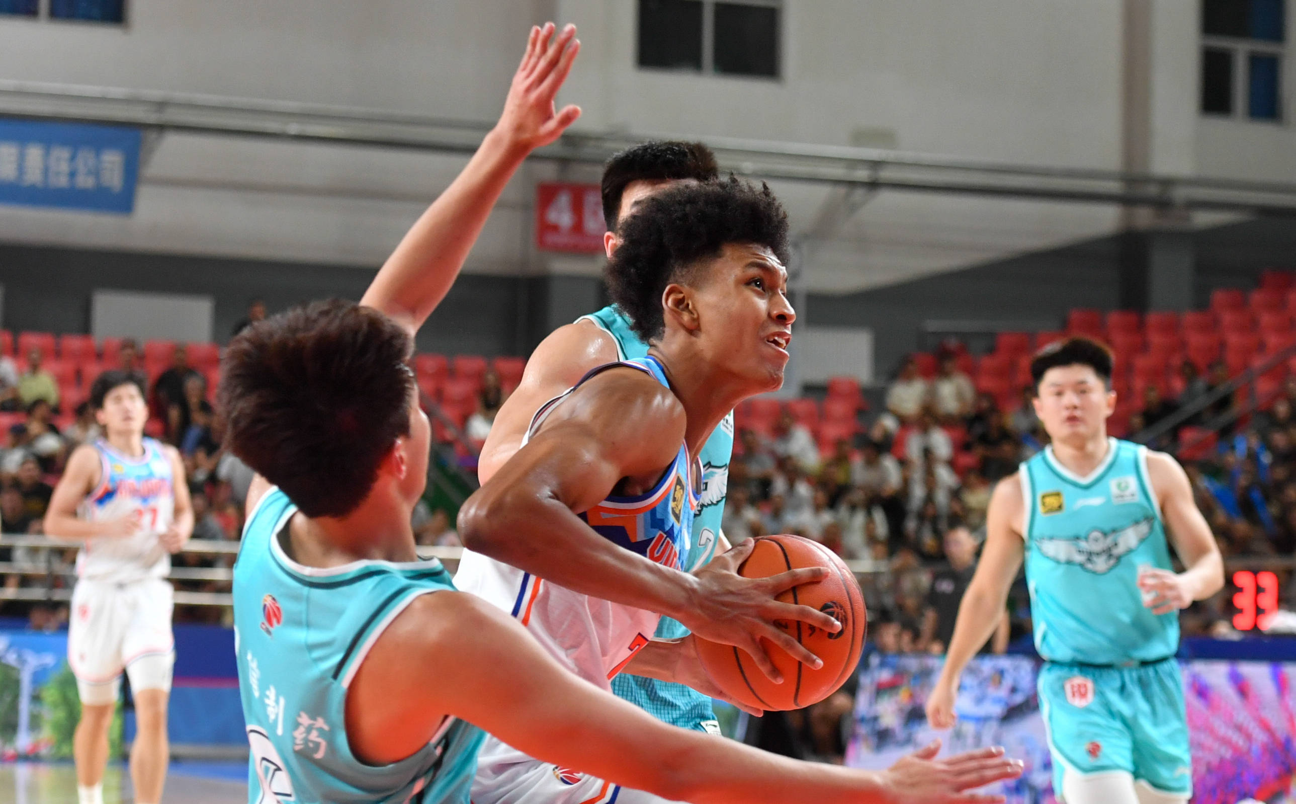 窗口期体能课后；山东男篮手感冰凉备战中超；信心回归；控场能力受关注的简单介绍