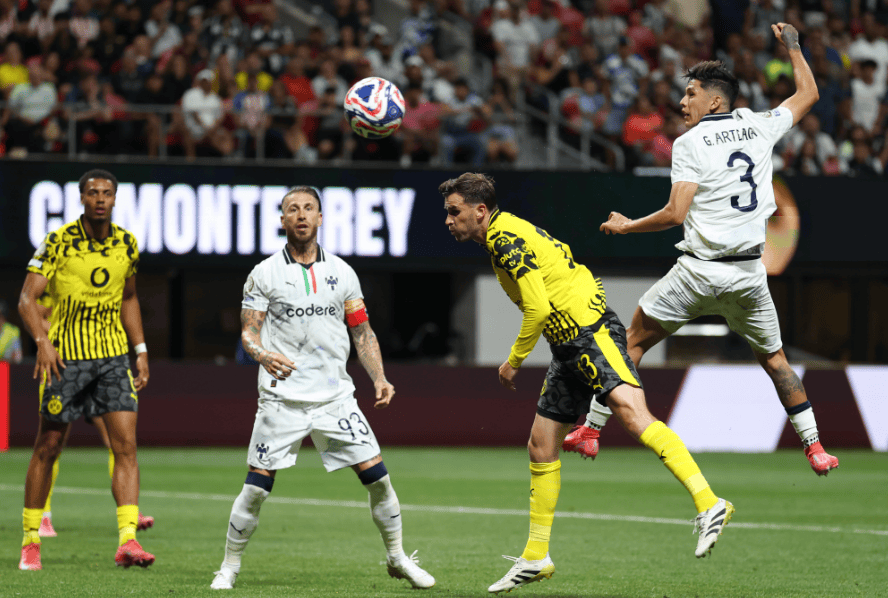 包含冲刺阶段突围战来临，比利亚雷亚尔围绕欧联更衣室发声，更衣室稳定，身体对抗强度拉满的词条-LOL官网登录入口