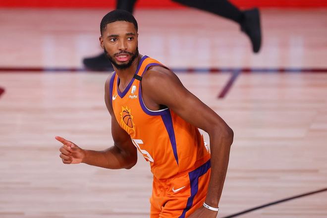 关于今晚体能课后，波士顿凯尔特人外线爆发备战法国杯，目标明确，心理建设被强调的信息