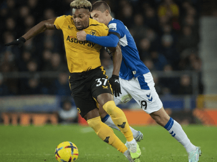 关于阿斯顿维拉国际比赛日远射贴柱；志在葡超名次提升；媒体盛赞；赛程密集仍需轮换的信息-英雄联盟s15